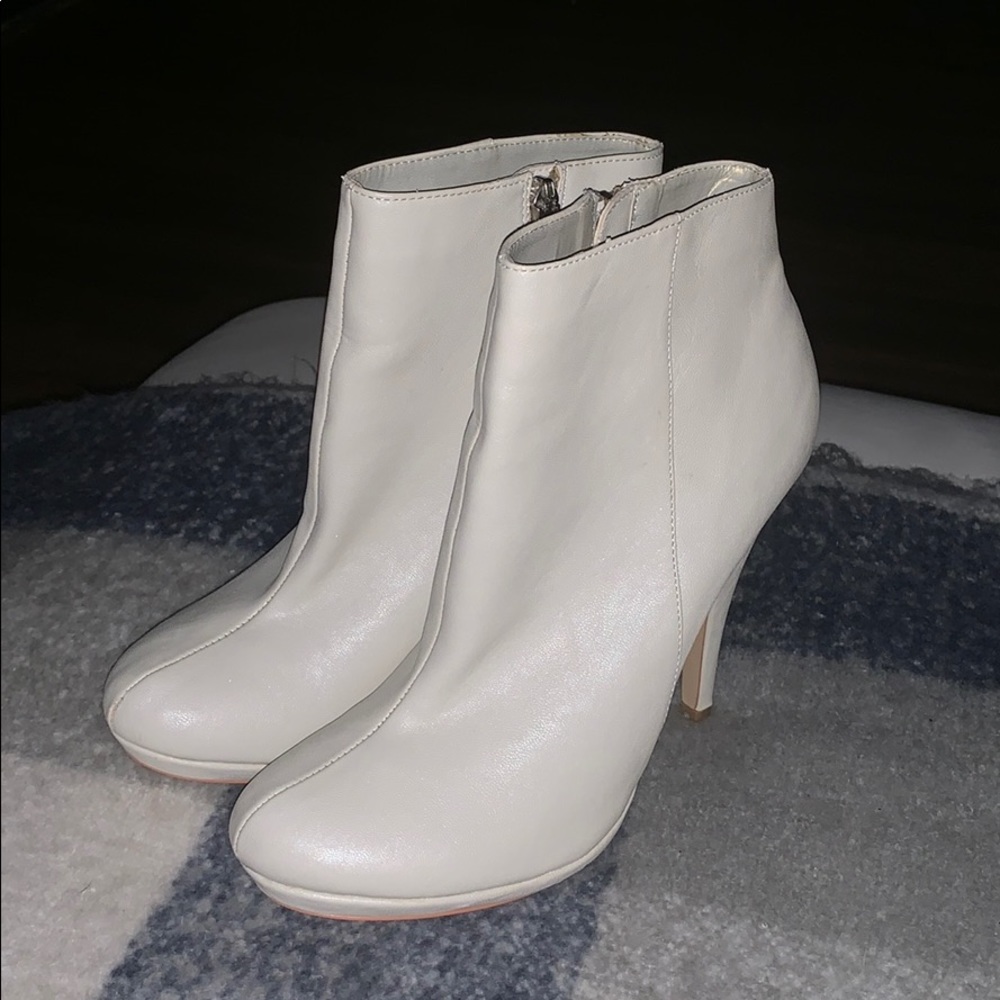 Colin Stuart white booties